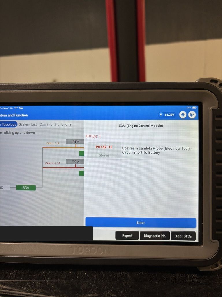Diagnostic tablet showing P0132 upstream lambda probe circuit short to battery on a 2007 Fiat 500