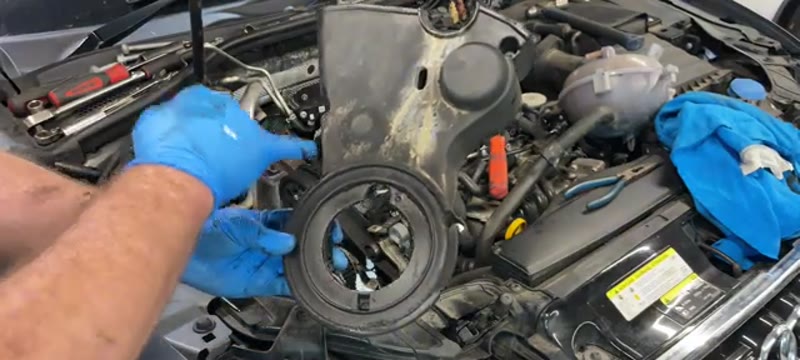 Removing the lower cambelt cover from the Audi A3 1.6 TDI