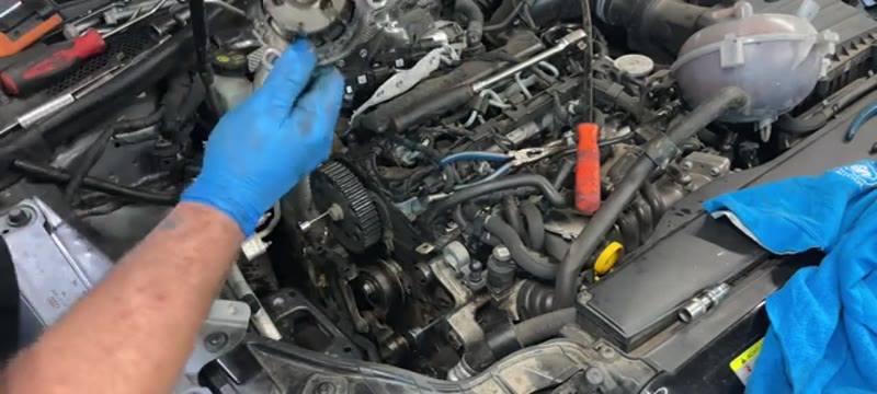 Removing the old water pump from the Audi A3 1.6 TDI engine