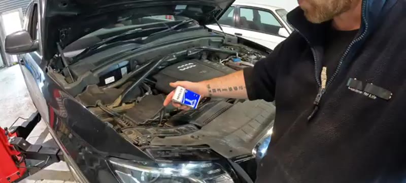 Fitting the new D3S xenon bulb into the Audi Q5 headlight unit
