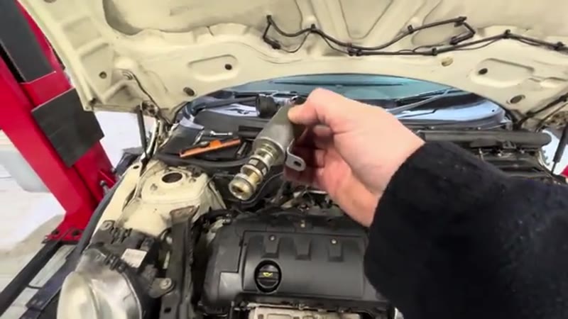 Refitting the cleaned Vanos solenoid into the BMW Mini cylinder head