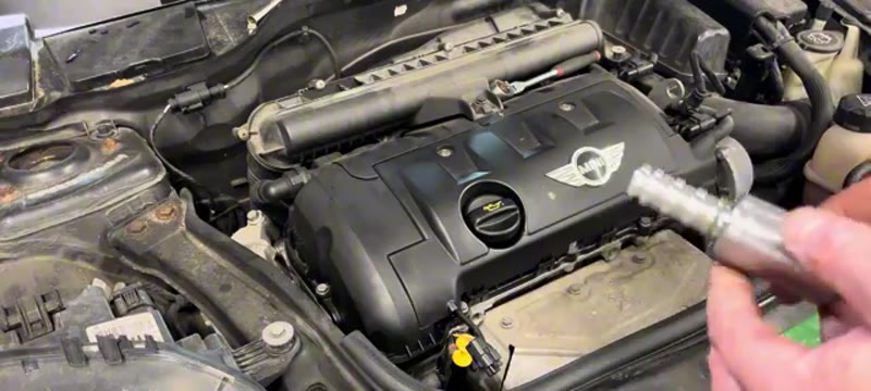 Fitting the new Vanos solenoid into position on the BMW Mini
