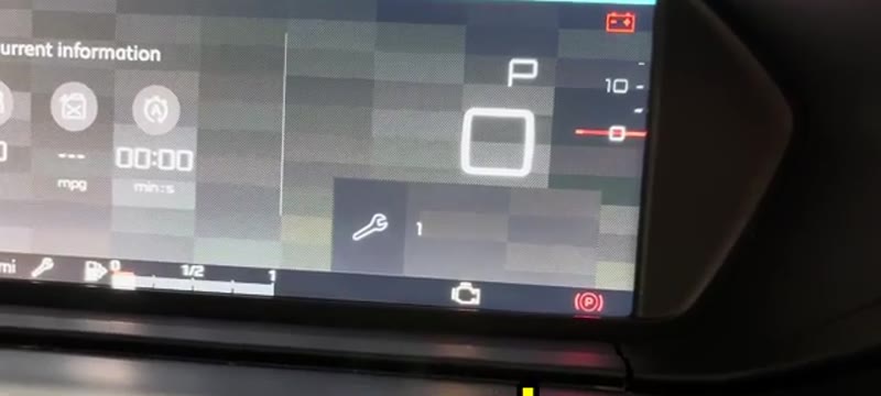 The Citroen C4 instrument cluster counting down during the service light reset