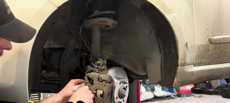 Reconnecting the brake pad wear sensor on the reassembled Fiat 500 front brake