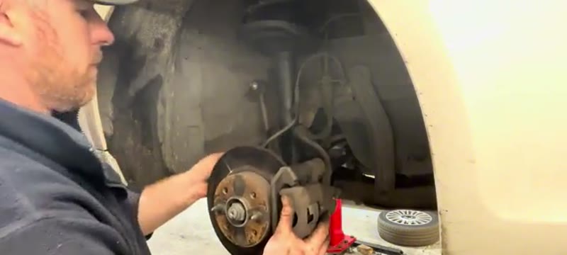 Refitting the shock absorber to the Fiat 500 hub during reassembly
