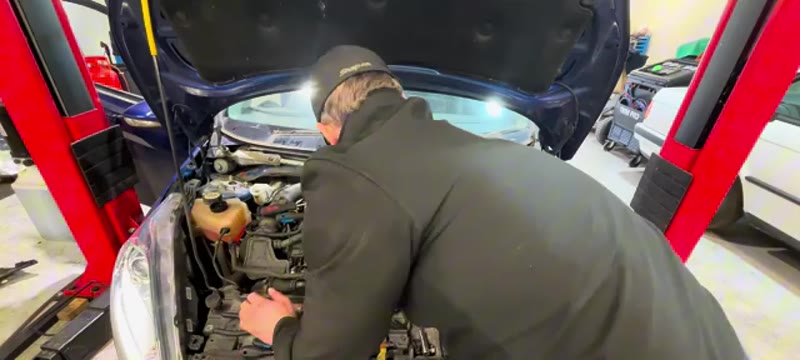 Bleeding the clutch hydraulic system on the Ford Fiesta