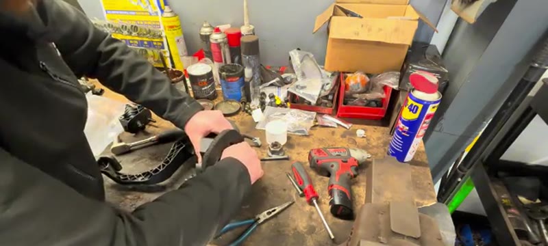 Fitting the new clutch master cylinder to the Ford Fiesta pedal assembly