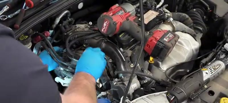 Removing the cam belt covers on the Ford Focus 1.6 TDCi engine