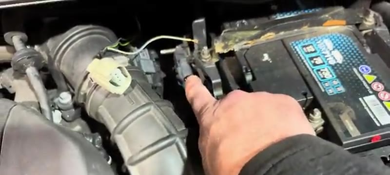 Pointing out the DPF pressure sensor location in the Ford Focus ST engine bay