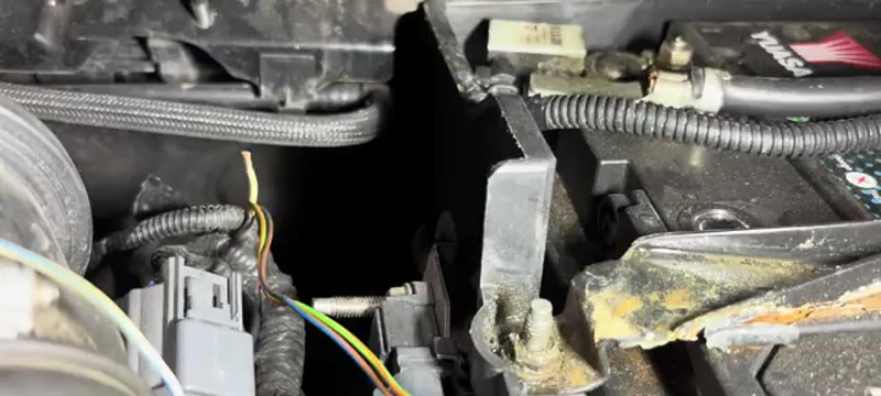 The broken signal wire exposed inside the Ford Focus ST wiring loom