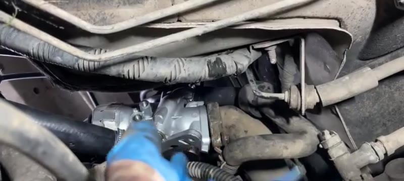 Offering the new EGR valve into position on the Ford Transit 2.4 engine