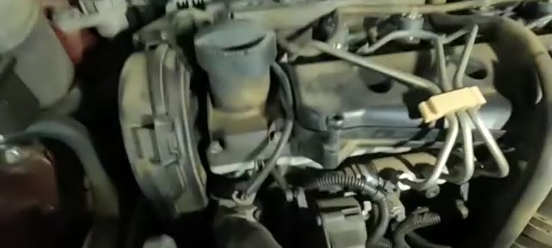Glow plug positions along the cylinder head on a Volvo D5 diesel engine