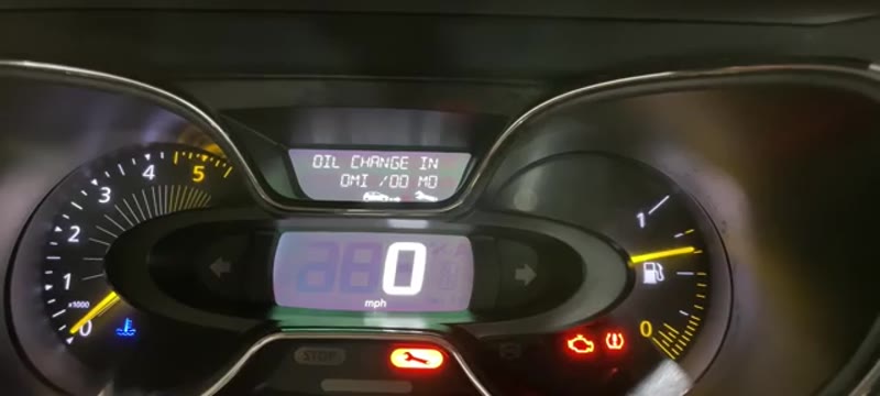 Oil change interval display ready to be reset on the Renault Captur cluster