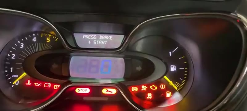 Restarting the Renault Captur to confirm the service light has been reset