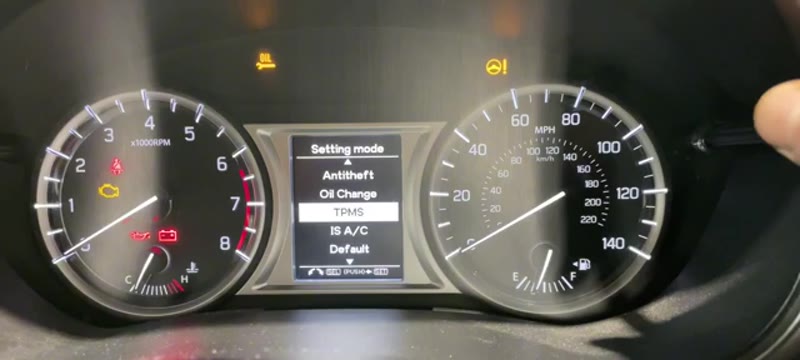Suzuki Vitara setting menu on the dash display with Oil Change highlighted