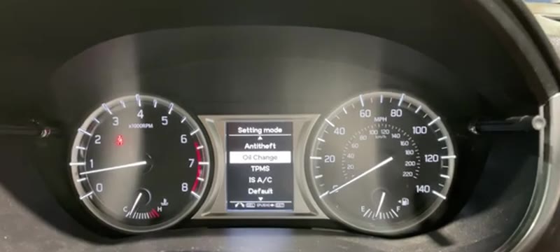 Suzuki Vitara instrument cluster with the engine running and the oil service light cleared