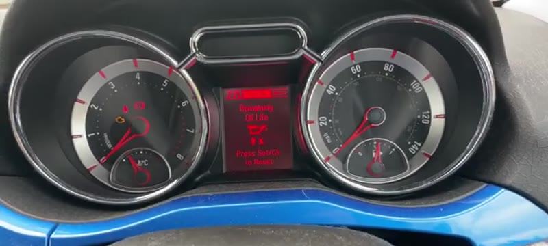 Confirming the oil life reset by selecting YES on the Vauxhall Adam display