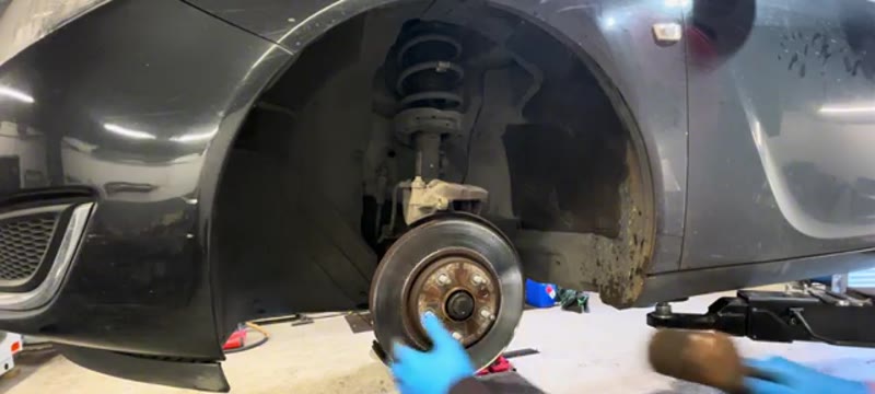 Tapping the old brake disc free from the hub on the Vauxhall Insignia