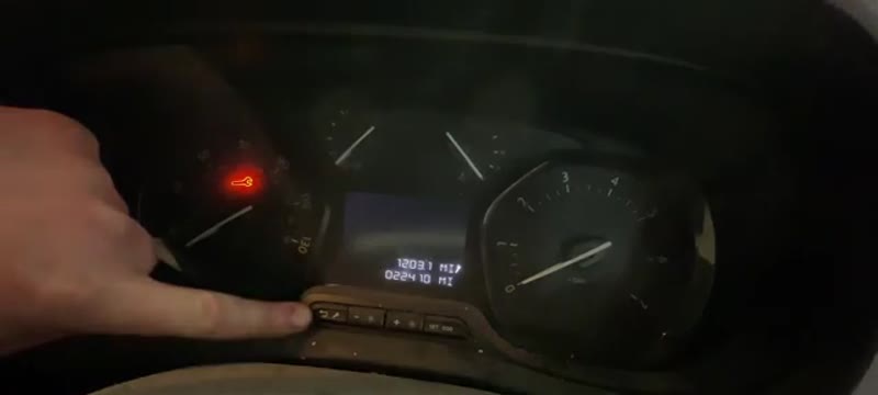 Turning the Vauxhall Vivaro ignition fully off before the service light reset, dashboard dark