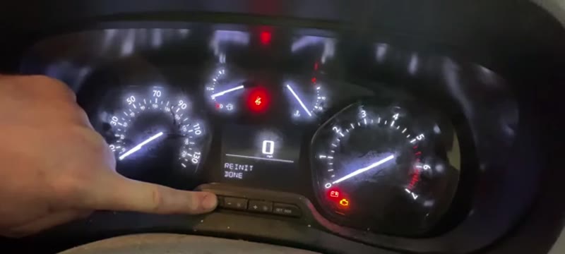 Vauxhall Vivaro instrument display showing the re-initialisation done message after the service reset