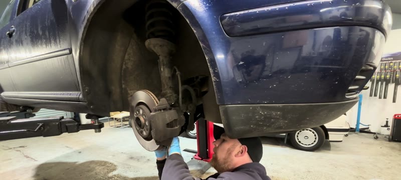 Final tightening of the ball joint and hub fixings on the Mk4 Golf front suspension