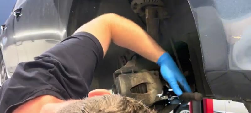 Undoing a caliper slider pin with a 7mm Allen key on a VW Golf Mk6
