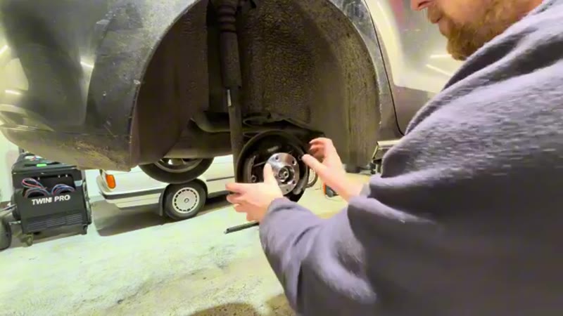 Sliding the new wheel bearing onto the stub axle of the VW Polo