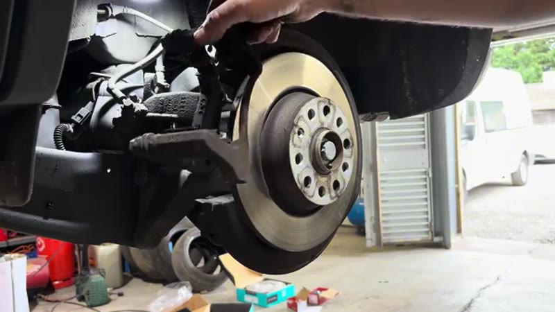 Lifting the caliper carrier away from the old disc on the VW Tiguan