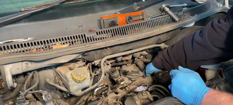 Disconnecting the flexi pipe and water pipe on the right hand side of the VW Transporter engine