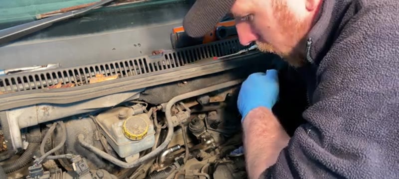 Removing the final two rear T30 Torx bolts behind the EGR valve on a VW Transporter by feel